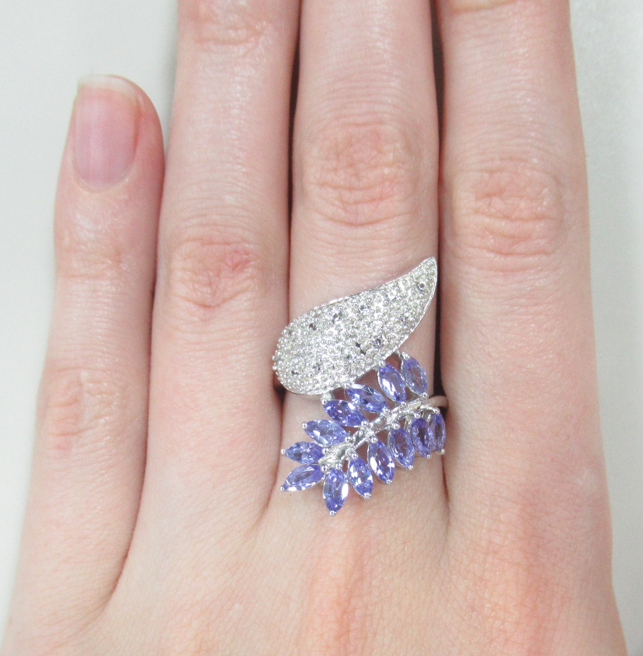 Серебряное кольцо с танзанитами